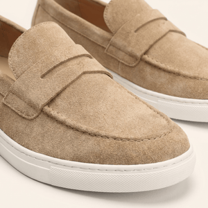 Mocassin Homme Penny Loafer en Daim à Semelle Contrastée Beige